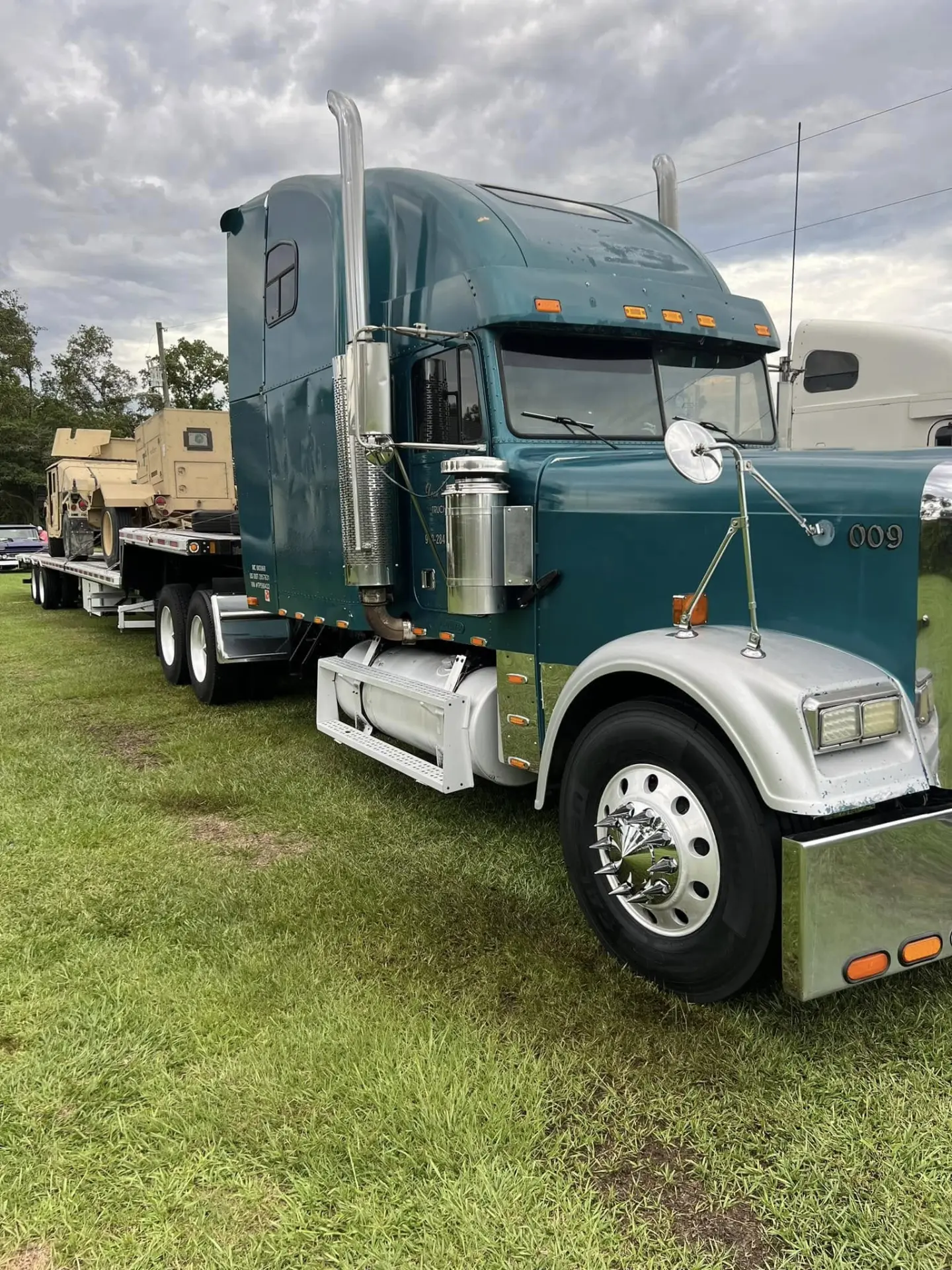 Fleet Washing — Semi truck